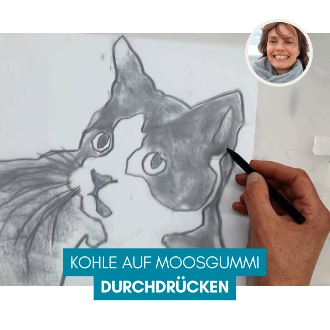 Genial Zeichnen - Video Screenshot - Anleitung - Moosgummidruck - Katze zeichnen und drucken - 03a - Kohle auf Moosgummi durchdrücken - copyright Maja Oschmann