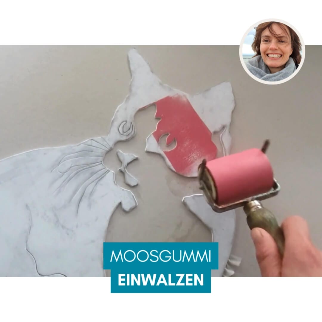 Genial Zeichnen - Video Screenshot - Anleitung - Moosgummidruck - Katze zeichnen und drucken - 08a - Moosgummi einwalzen - copyright Maja Oschmann